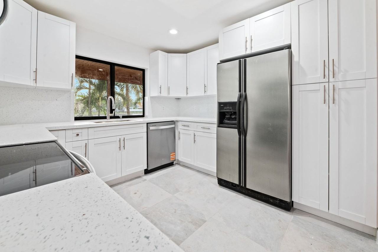 4332 Southwest 148th Place - Photo 4 of 26