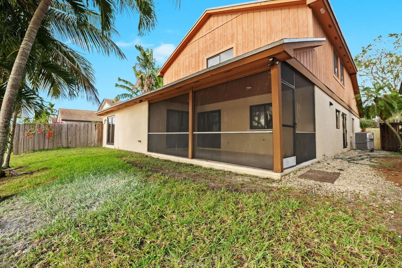 4332 Southwest 148th Place - Photo 7 of 26