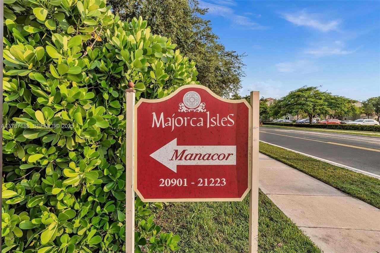 21205 Northwest 14th Place #819 - Photo 6 of 37