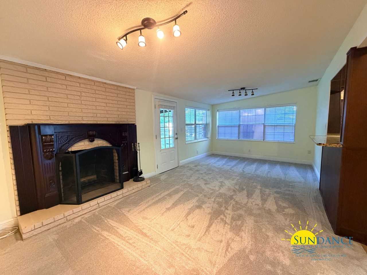 361 Gardner Drive Northeast - Photo 2 of 19