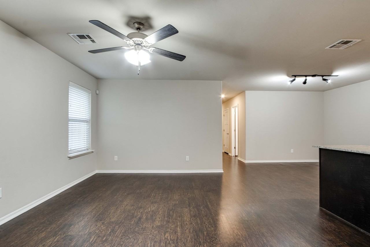 8815 Southwest 45th Court - Photo 3 of 18