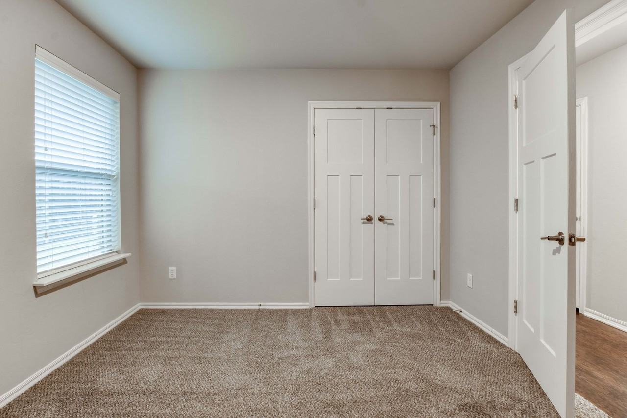 8815 Southwest 45th Court - Photo 5 of 18