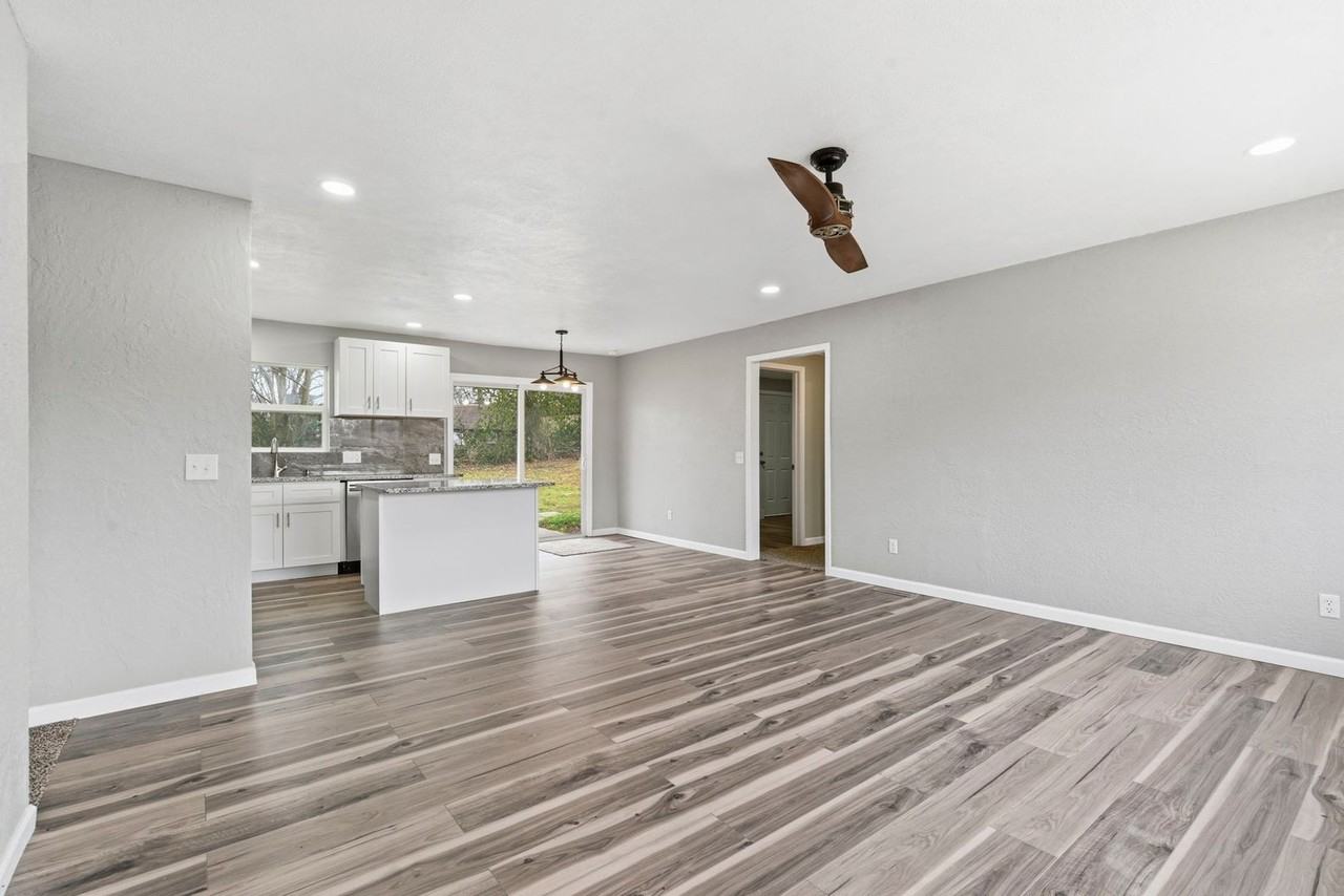 304 Rice Street - Photo 3 of 24