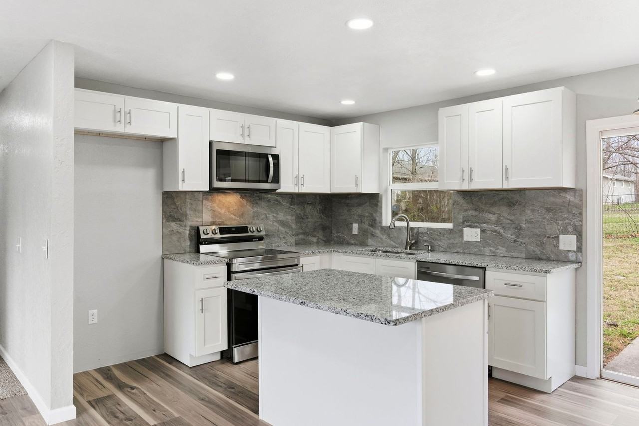 304 Rice Street - Photo 4 of 24