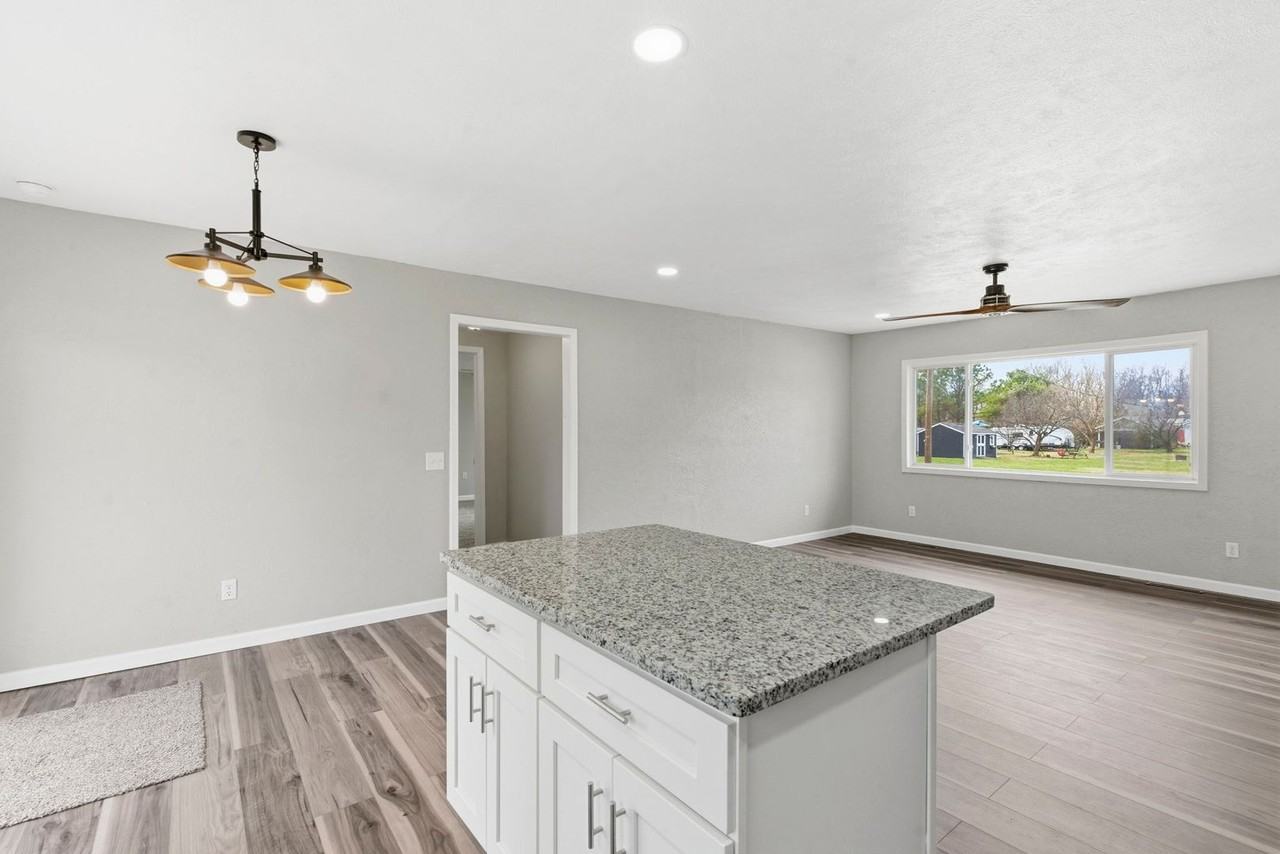 304 Rice Street - Photo 7 of 24