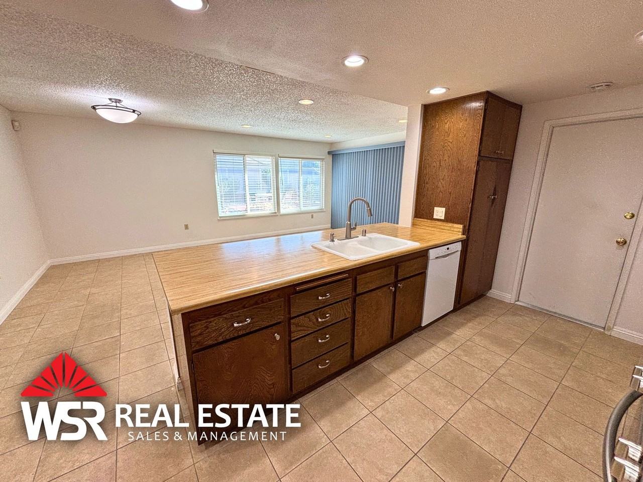 27212 Comwell Street - Photo 6 of 19