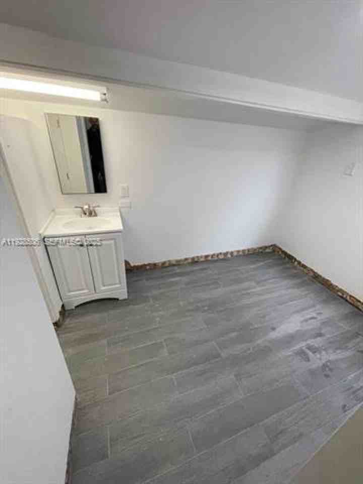 10245 Southwest 37th Terrace #0 - Photo 7 of 10