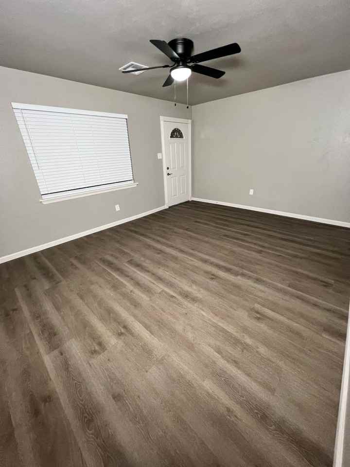 134 Northeast Fullerton Street - Photo 2 of 27