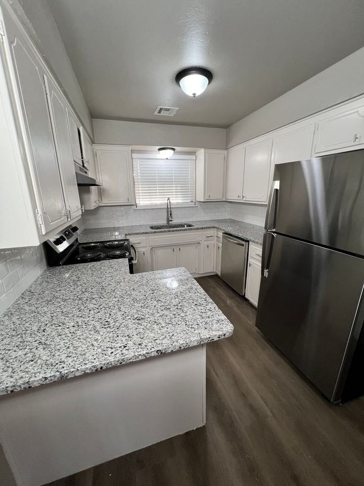 134 Northeast Fullerton Street - Photo 3 of 27