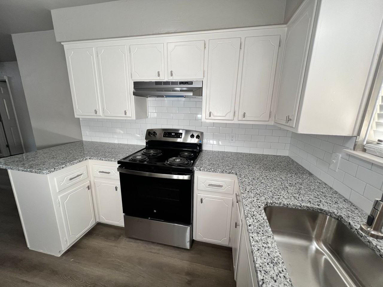 134 Northeast Fullerton Street - Photo 4 of 27