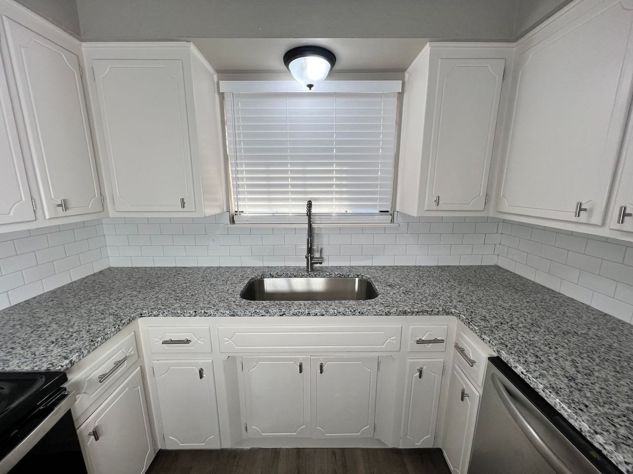 134 Northeast Fullerton Street - Photo 5 of 27