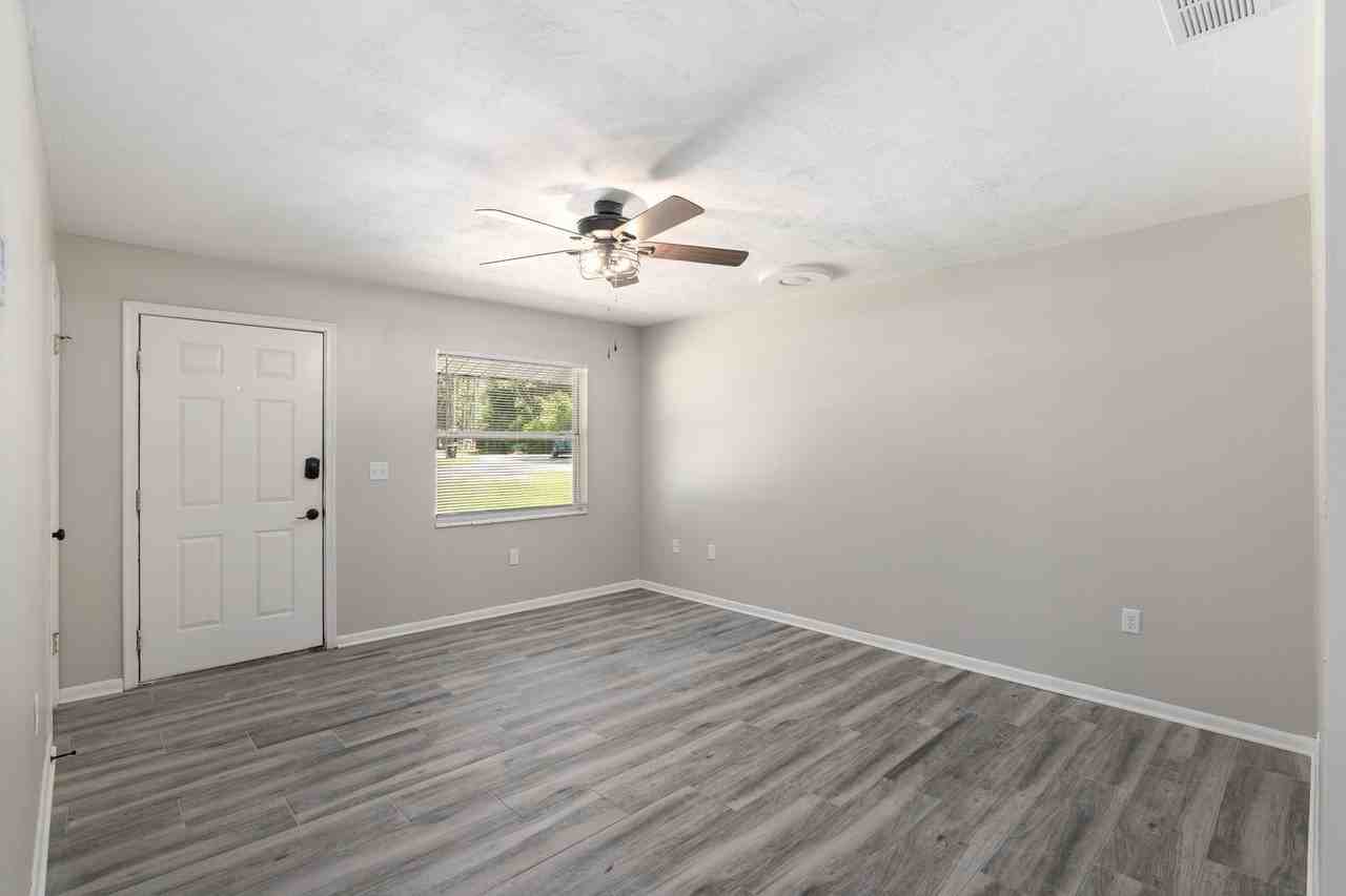 605 Northwest 9th Avenue - Photo 2 of 11