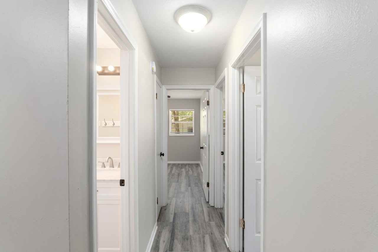 605 Northwest 9th Avenue - Photo 5 of 11