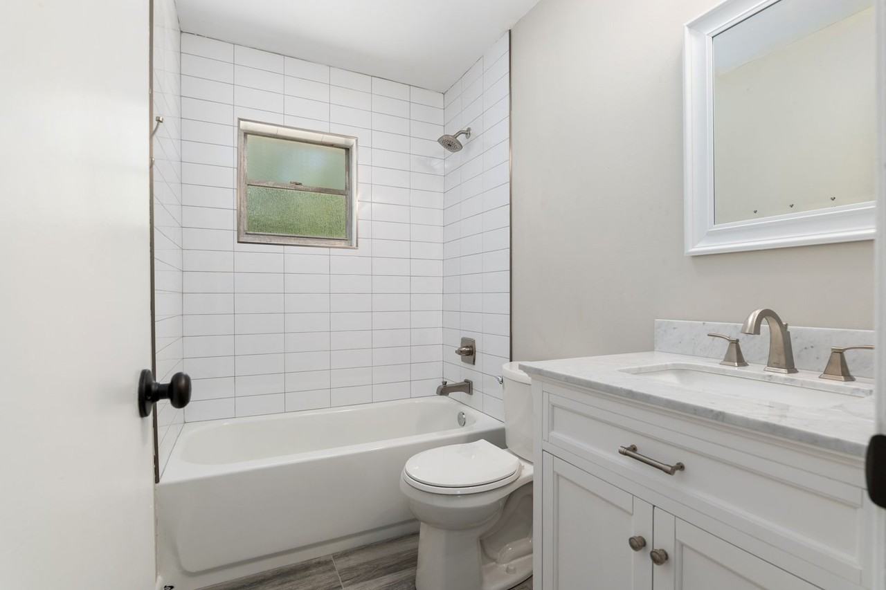 605 Northwest 9th Avenue - Photo 7 of 11