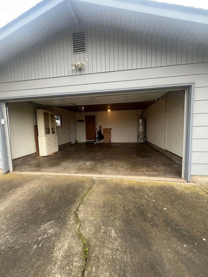 91404 Coburg Road North - Photo 4 of 24