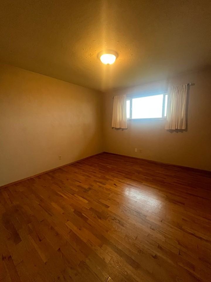 91404 Coburg Road North - Photo 5 of 24