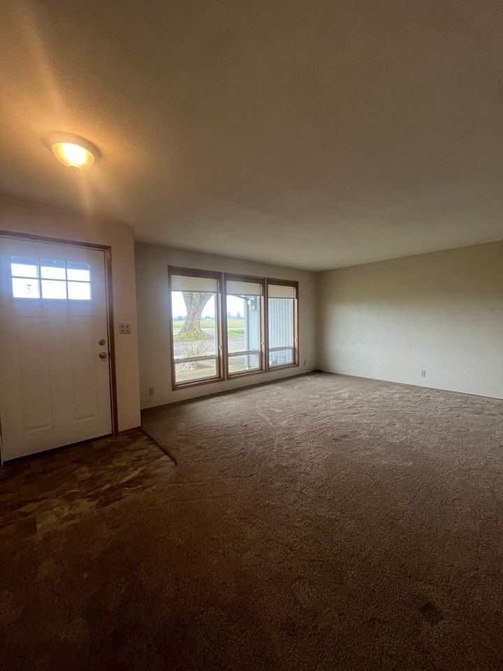 91404 N Coburg Rd - Photo 5 of 23