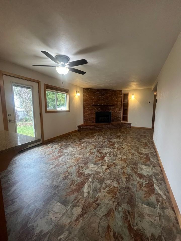 91404 N Coburg Rd - Photo 3 of 23