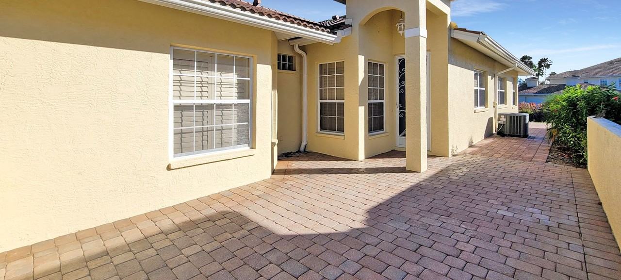 227 Vista Del Lago Way - Photo 2 of 17