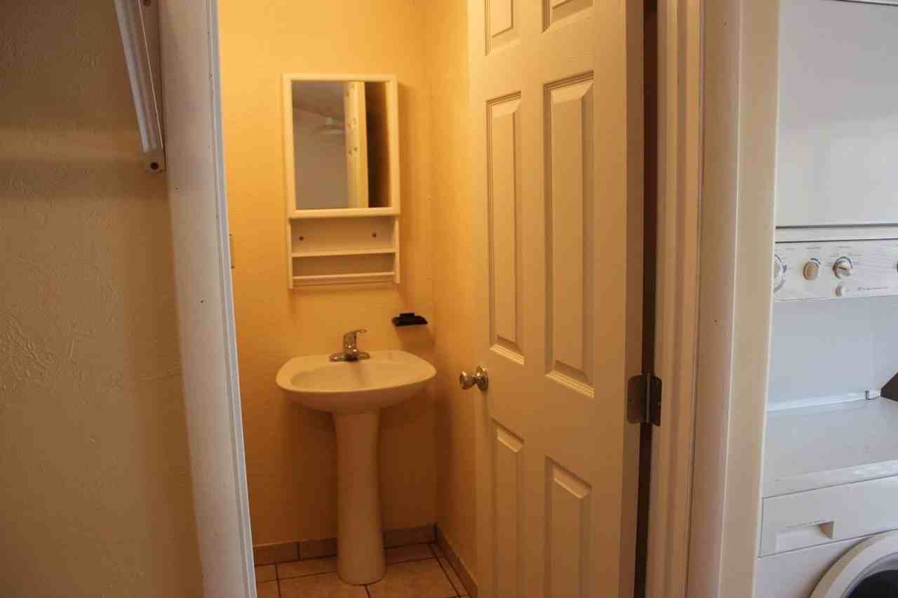 1221 East Lewis Street - Photo 5 of 6