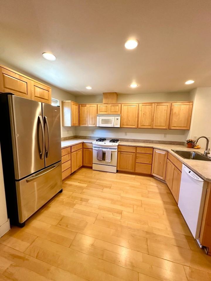 1889 Northwest Monterey Pines Drive - Photo 7 of 23