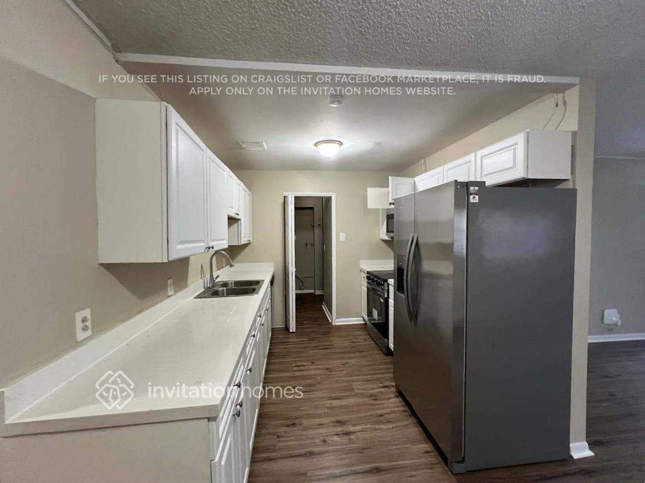 4972 Southwest 4th Street - Photo 5 of 15