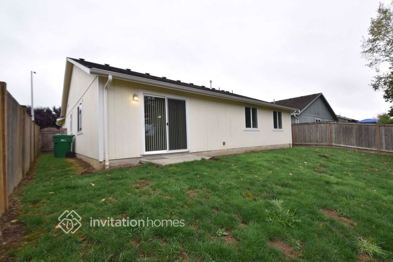 10612 63rd Drive Northeast - Photo 2 of 3