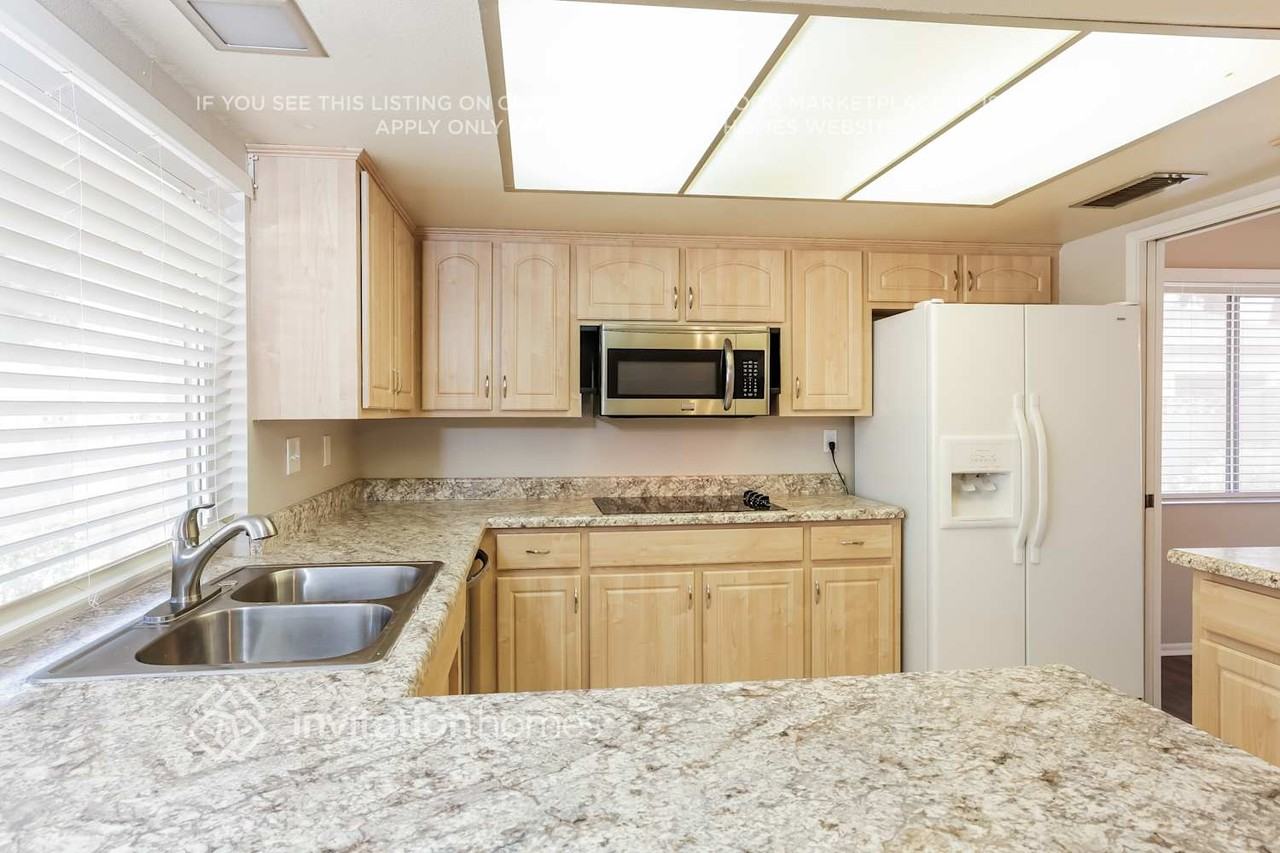 4516 West Hayward Avenue - Photo 6 of 16