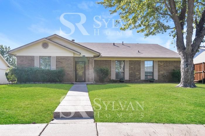 1642 Clydesdale Dr - Photo 2 of 17