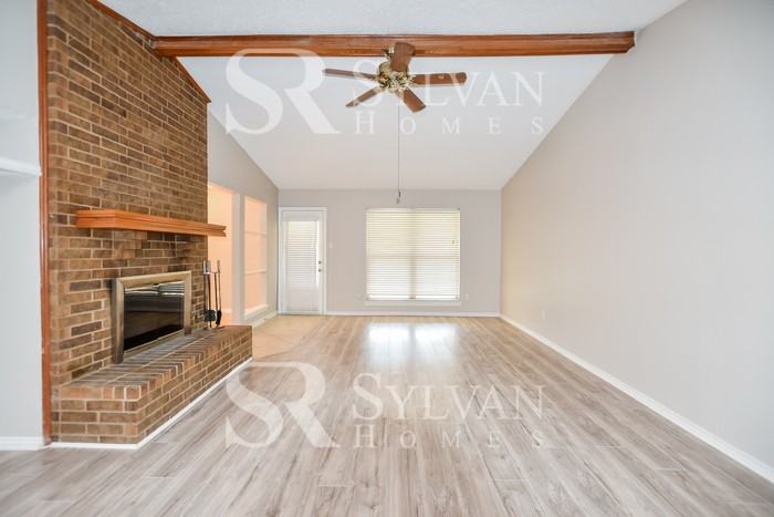 1642 Clydesdale Dr - Photo 3 of 17