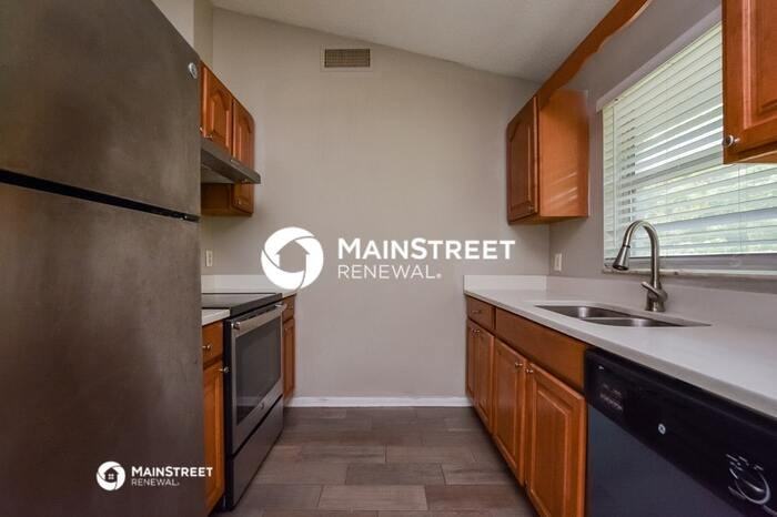 1604 Blackberry Ct - Photo 4 of 15