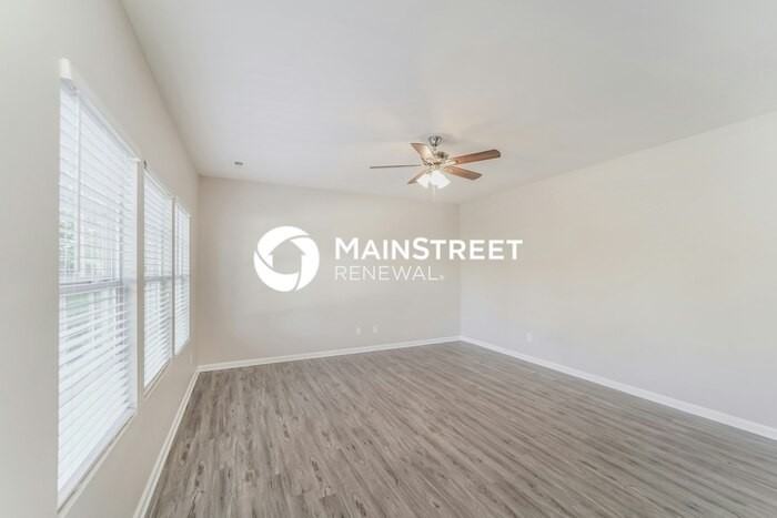 11123 Silver Glen Ln - Photo 3 of 17