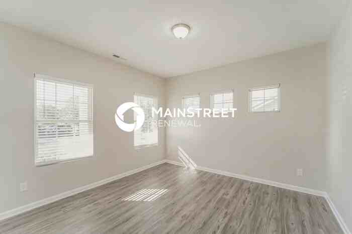 11123 Silver Glen Ln - Photo 5 of 17