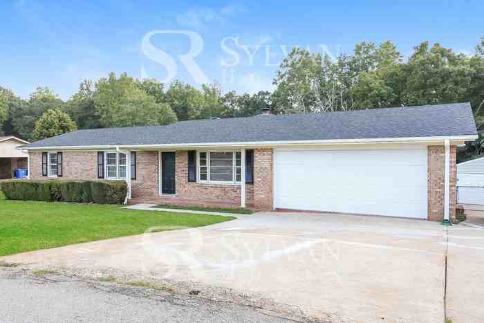 413 Boling Road - Photo 3 of 16