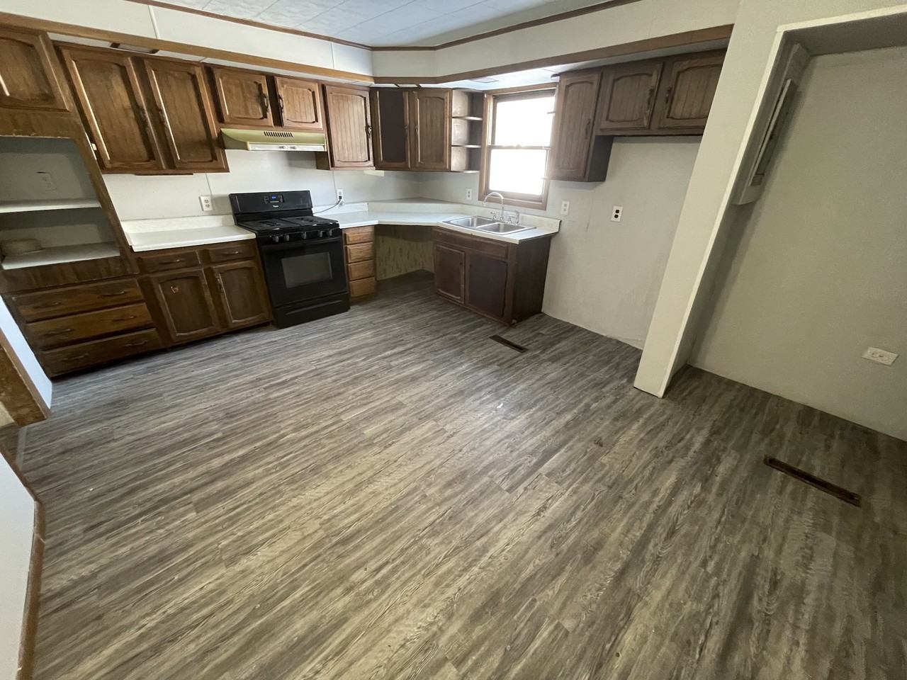 308 Stewart Street #NA - Photo 5 of 17