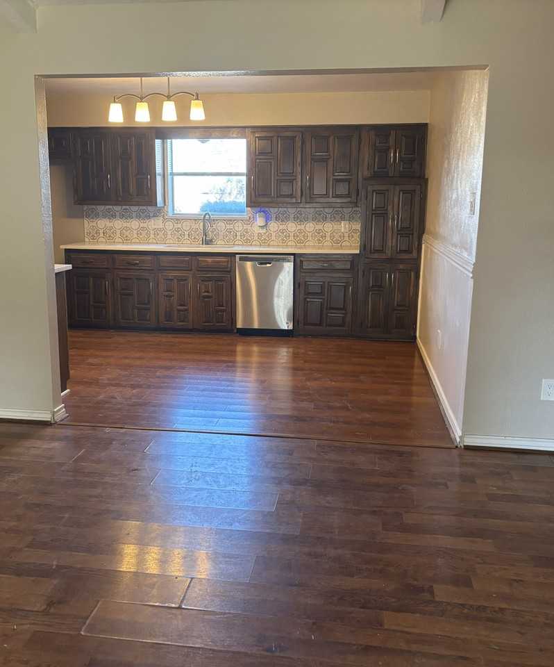 127 South Crestwood Boulevard #NA - Photo 3 of 8