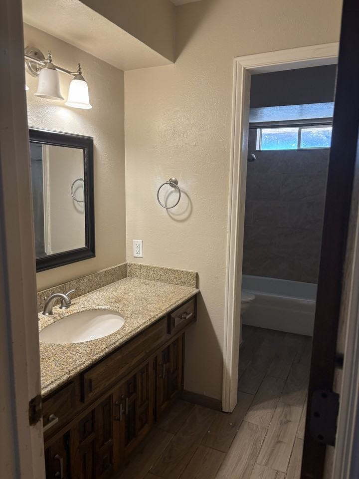 127 South Crestwood Boulevard #NA - Photo 4 of 8