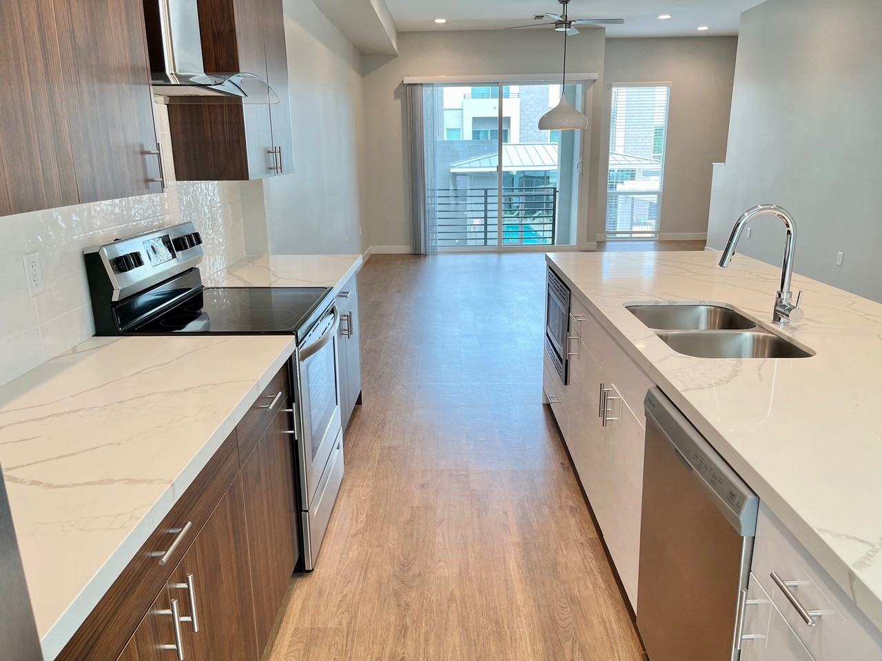 915 East Missouri Avenue #16 - Photo 4 of 50