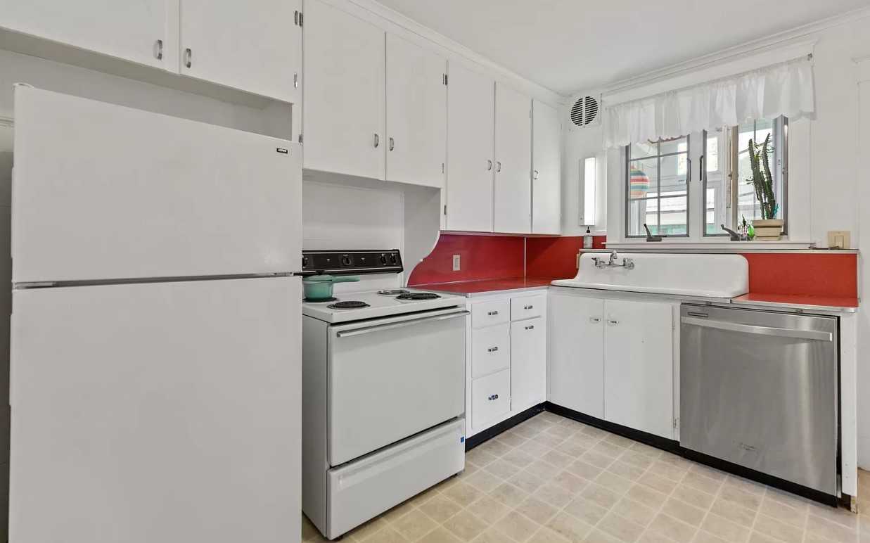 32 Franklin Street #1 - Photo 4 of 5