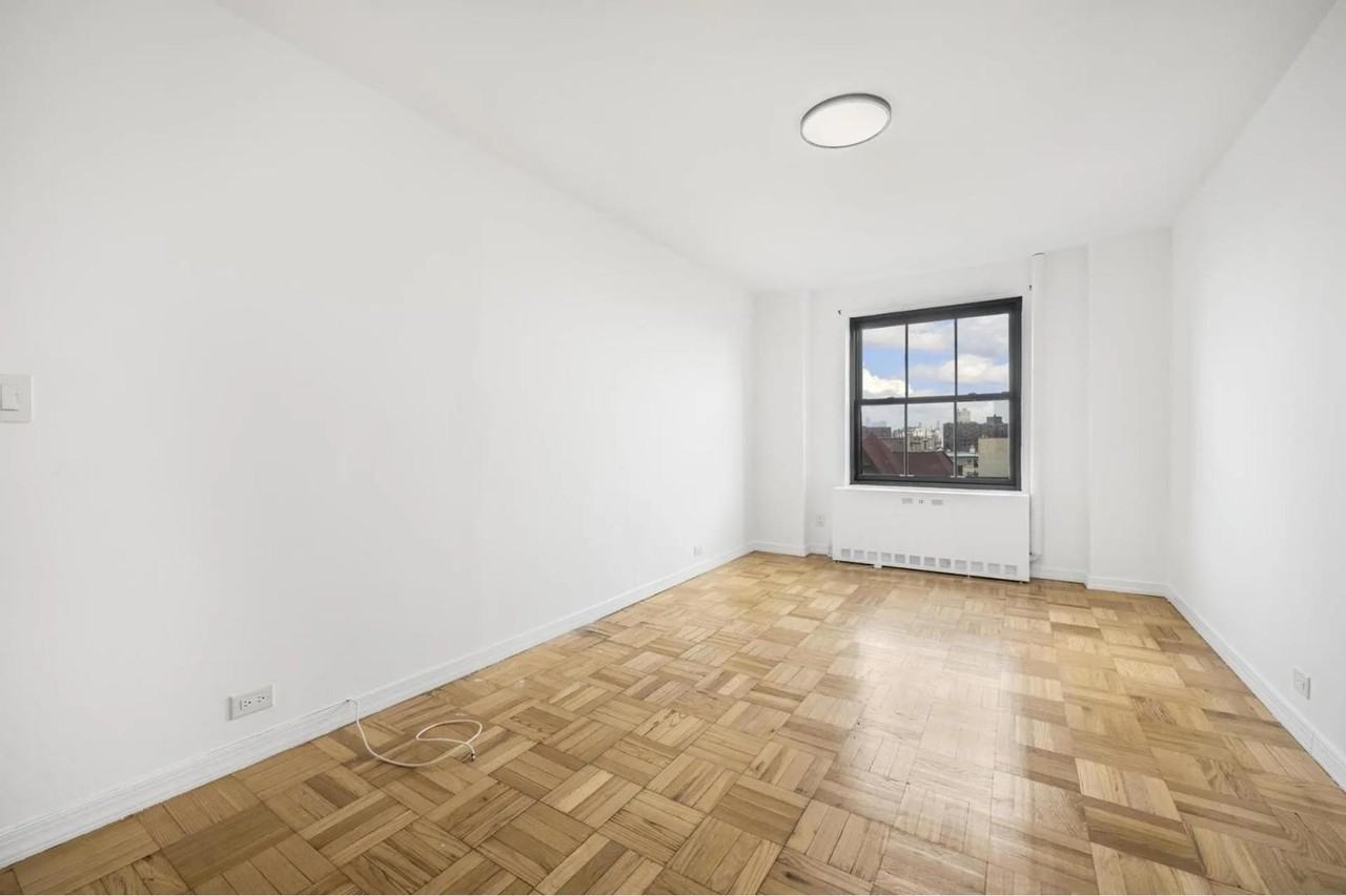 325 Clinton Avenue - Photo 3 of 13