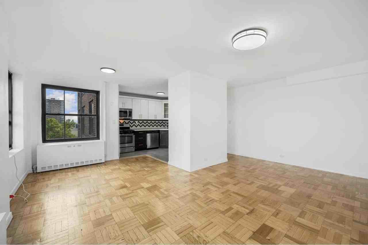 325 Clinton Avenue - Photo 5 of 13