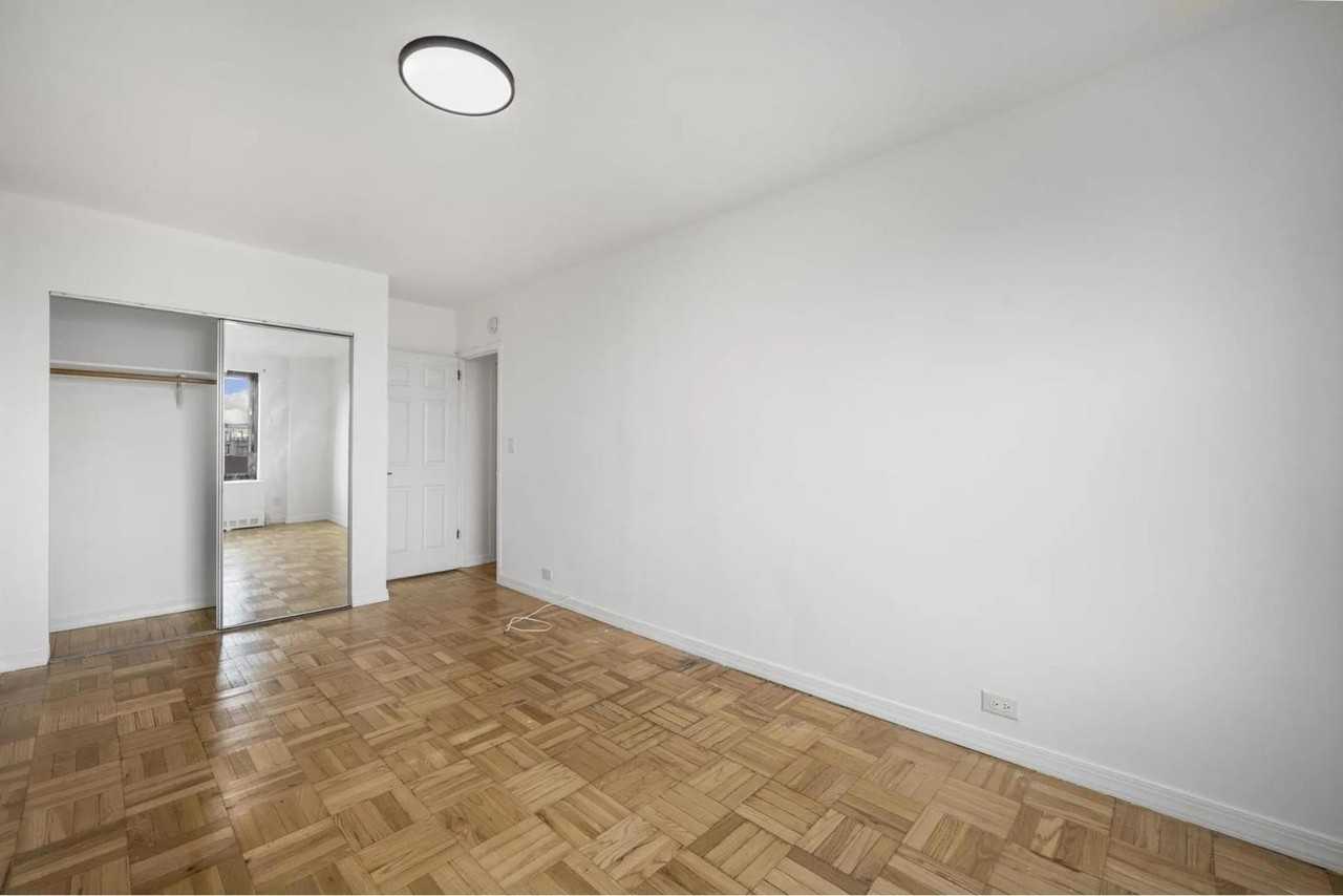 325 Clinton Avenue - Photo 7 of 13