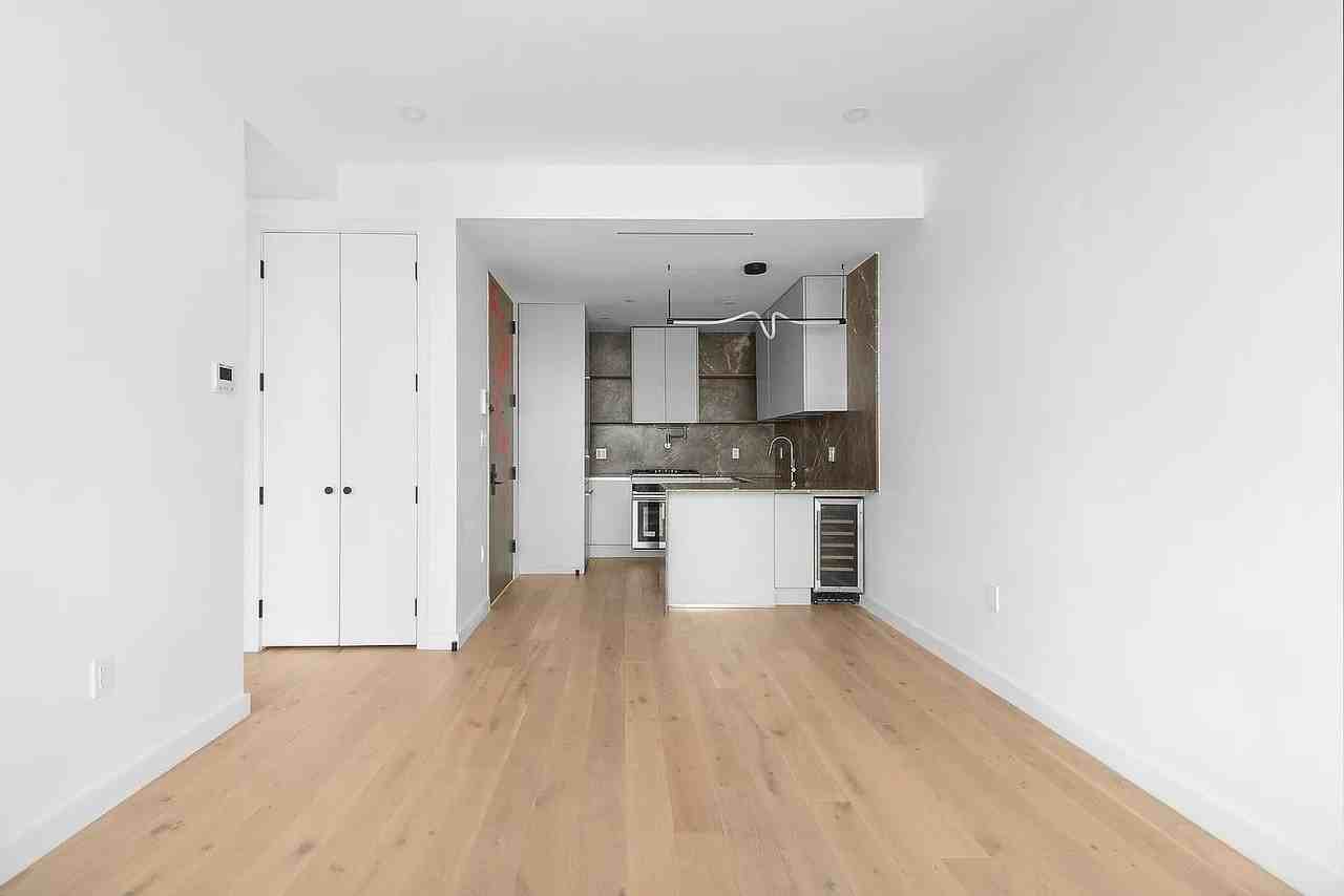 373 Palmetto Street - Photo 5 of 10