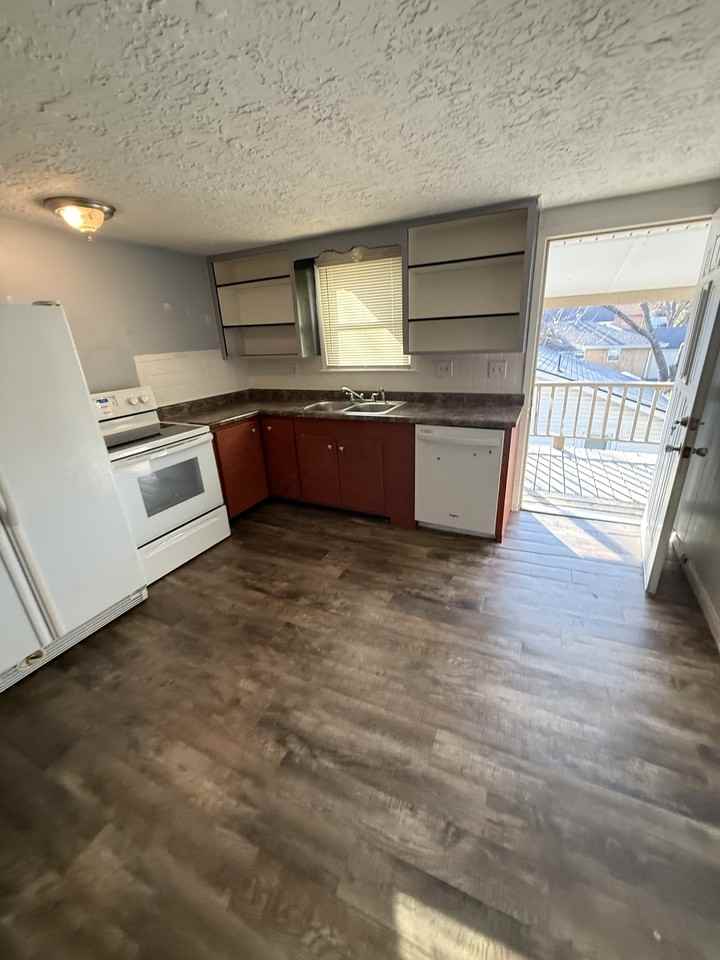 118 South Crysler Avenue - Photo 5 of 11