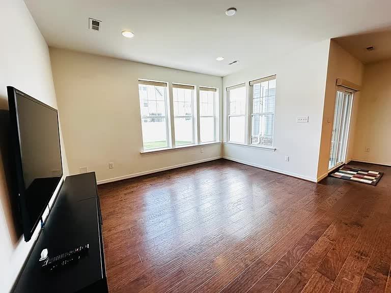 5604 Benoni Court - Photo 4 of 40