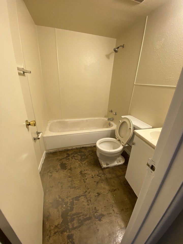 610 Montgomery Dr - Photo 5 of 6