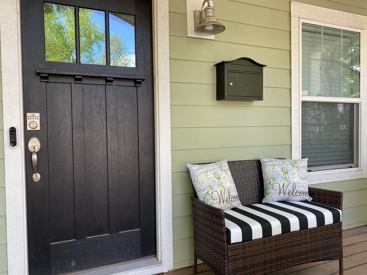 1011 Everett Pl #NA - Photo 3 of 24