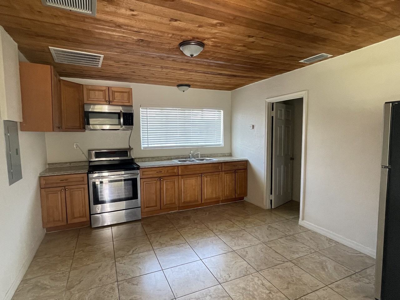 1008 3rd #NA - Photo 2 of 9