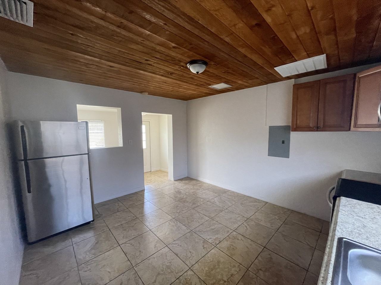 1008 3rd #NA - Photo 3 of 9