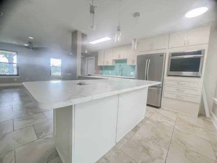 802 East Pine Forest Drive - Photo 2 of 20